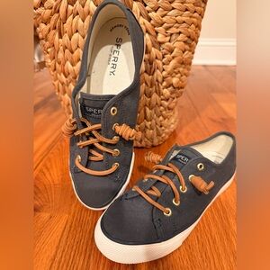 Sperry Navy Sneakers with Brown Laces